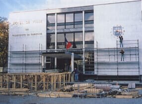 Conception et réalisation de décors monumentaux pour la ville de Villeneuve la garenne.